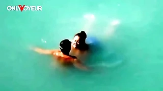 Strand Voyeur&period; Lucky pauper caught BBW size mermaid in the sea