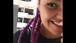 Mulher se exibe sem roupa na varanda para todos os vizinhos e quando v&ecirc; que ta sendo observada se masturba de tes&atilde;o